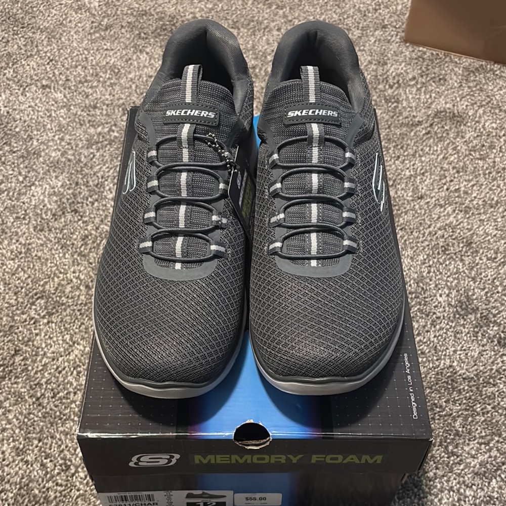 Men’s sketchers Summits